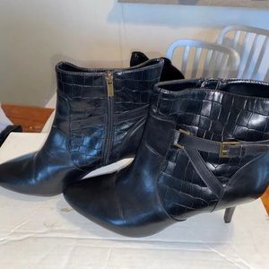 Chaps pointed ankle boots
